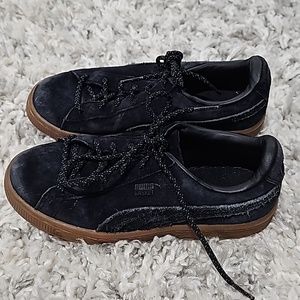 Puma suede tennis shoes